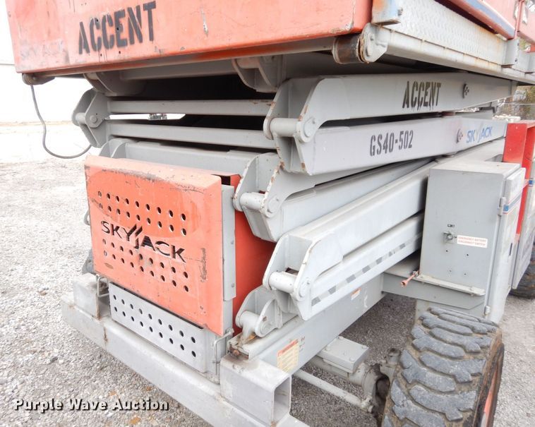 image for item JK9017 Skyjack SJ8841  scissor lift