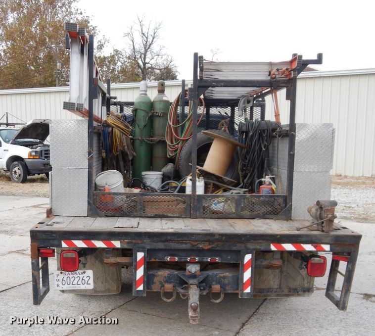 image for item JK9018 2006 Ford F550 Super Duty XLT  Crew Cab flatbed truck