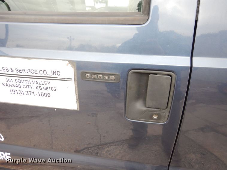 image for item JK9018 2006 Ford F550 Super Duty XLT  Crew Cab flatbed truck