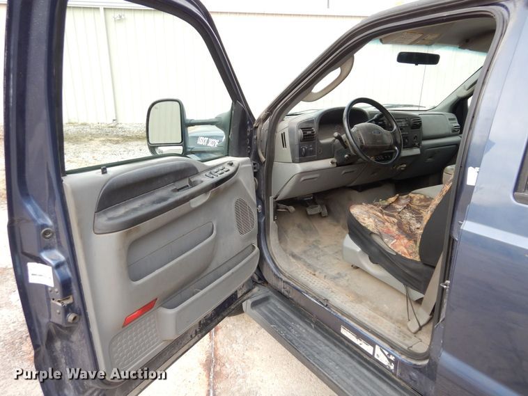 image for item JK9018 2006 Ford F550 Super Duty XLT  Crew Cab flatbed truck