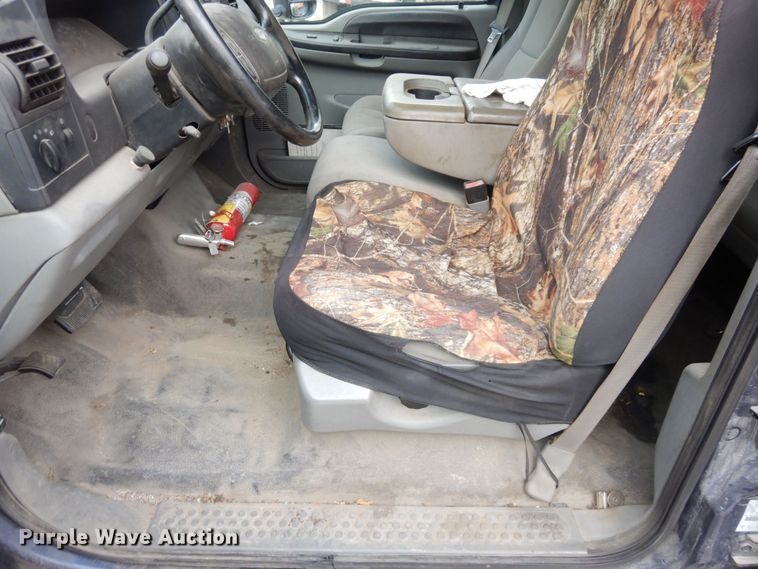 image for item JK9018 2006 Ford F550 Super Duty XLT  Crew Cab flatbed truck