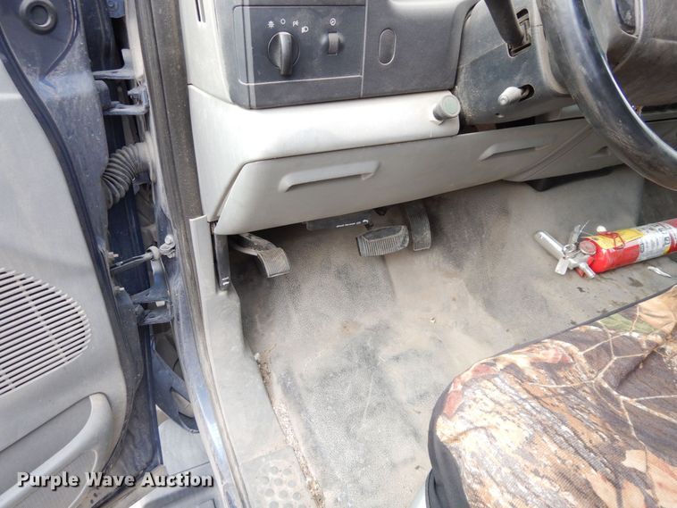 image for item JK9018 2006 Ford F550 Super Duty XLT  Crew Cab flatbed truck