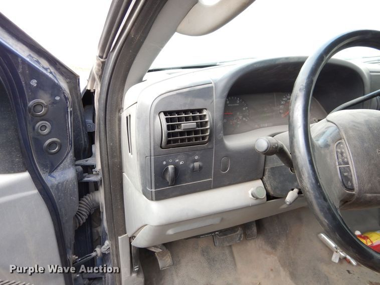 image for item JK9018 2006 Ford F550 Super Duty XLT  Crew Cab flatbed truck