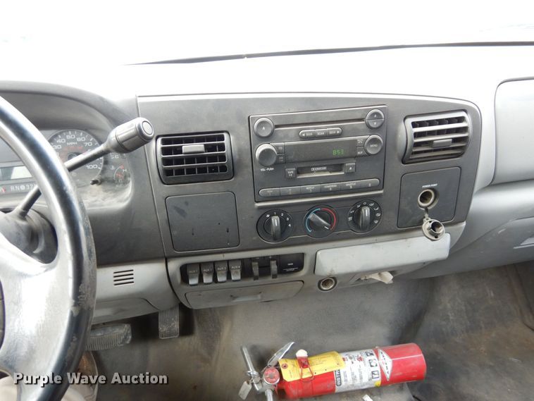 image for item JK9018 2006 Ford F550 Super Duty XLT  Crew Cab flatbed truck