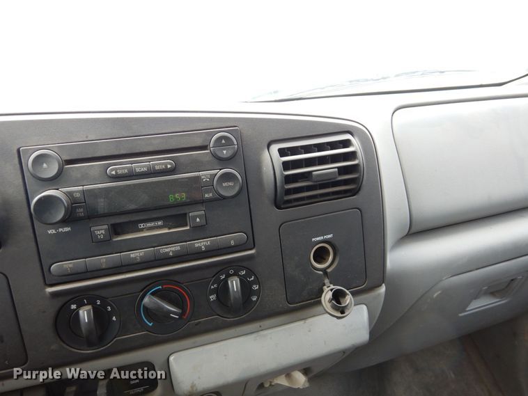 image for item JK9018 2006 Ford F550 Super Duty XLT  Crew Cab flatbed truck