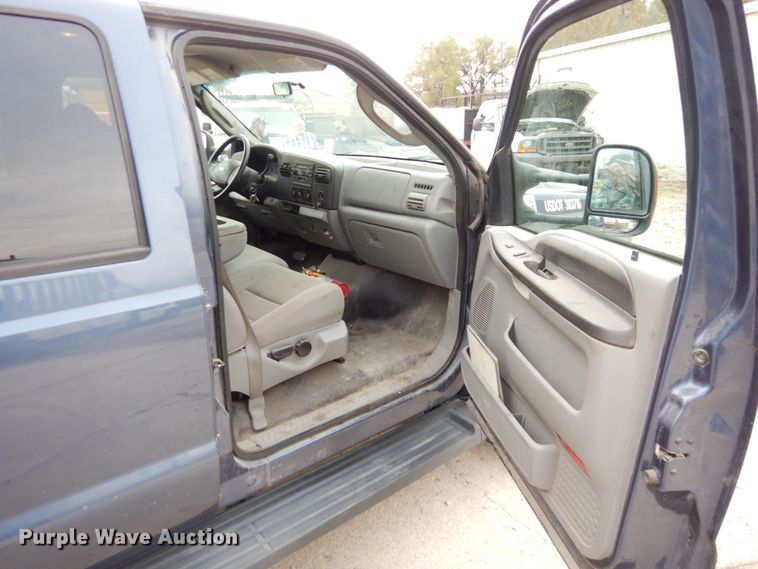 image for item JK9018 2006 Ford F550 Super Duty XLT  Crew Cab flatbed truck