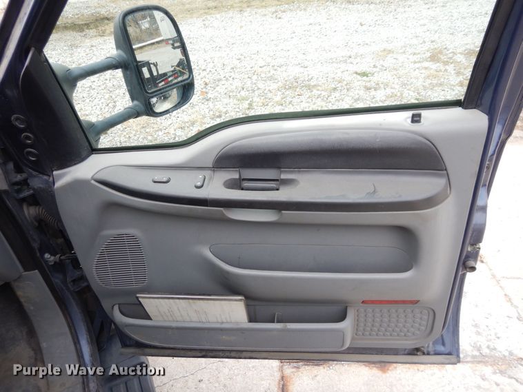 image for item JK9018 2006 Ford F550 Super Duty XLT  Crew Cab flatbed truck