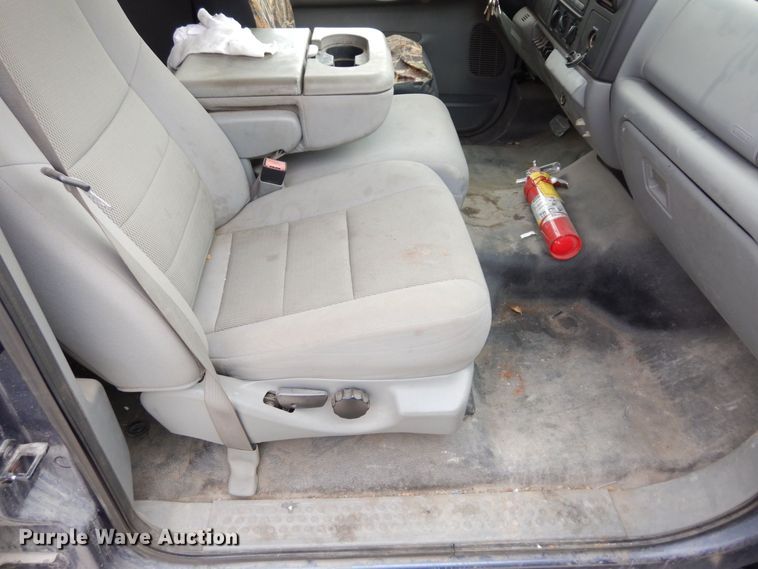 image for item JK9018 2006 Ford F550 Super Duty XLT  Crew Cab flatbed truck