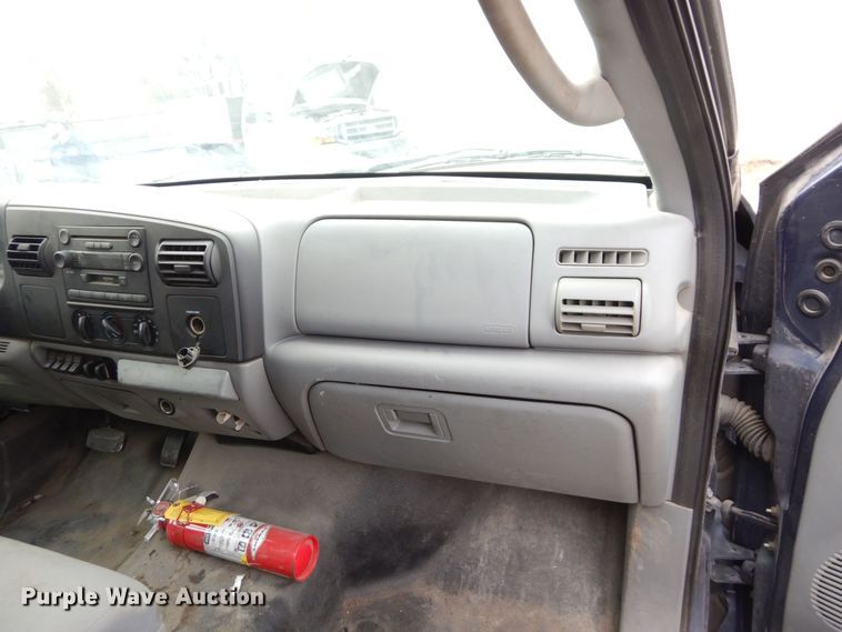 image for item JK9018 2006 Ford F550 Super Duty XLT  Crew Cab flatbed truck