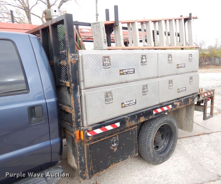 image for item JK9018 2006 Ford F550 Super Duty XLT  Crew Cab flatbed truck