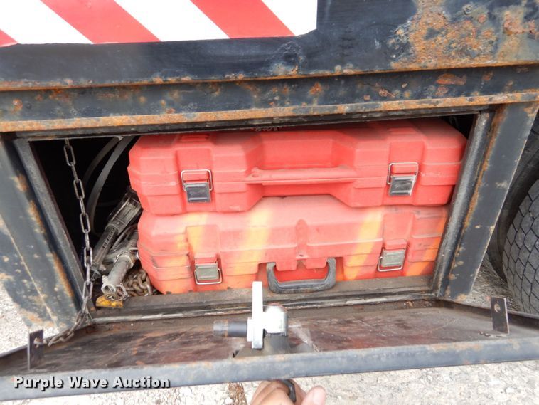 image for item JK9018 2006 Ford F550 Super Duty XLT  Crew Cab flatbed truck