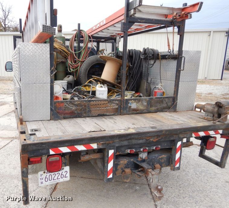 image for item JK9018 2006 Ford F550 Super Duty XLT  Crew Cab flatbed truck