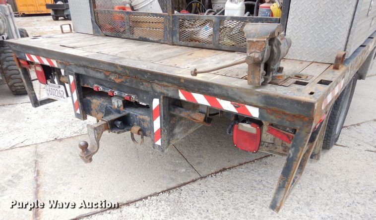 image for item JK9018 2006 Ford F550 Super Duty XLT  Crew Cab flatbed truck