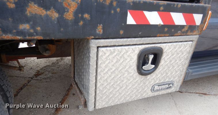 image for item JK9018 2006 Ford F550 Super Duty XLT  Crew Cab flatbed truck