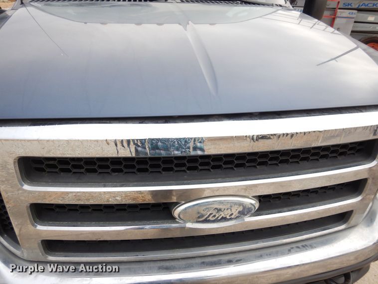 image for item JK9018 2006 Ford F550 Super Duty XLT  Crew Cab flatbed truck