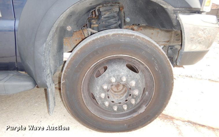 image for item JK9018 2006 Ford F550 Super Duty XLT  Crew Cab flatbed truck