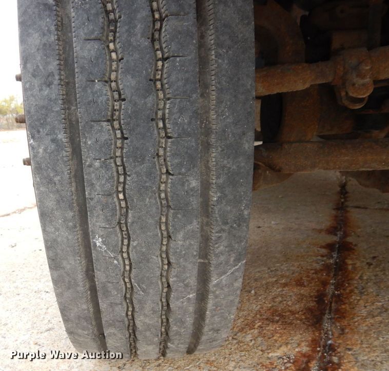 image for item JK9018 2006 Ford F550 Super Duty XLT  Crew Cab flatbed truck