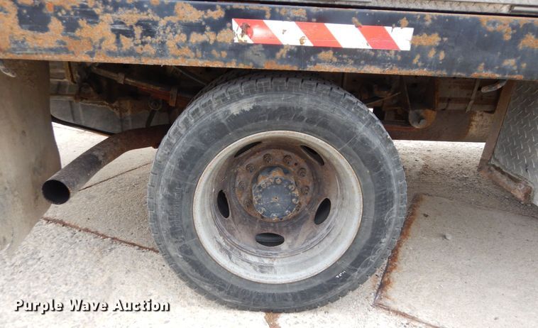 image for item JK9018 2006 Ford F550 Super Duty XLT  Crew Cab flatbed truck