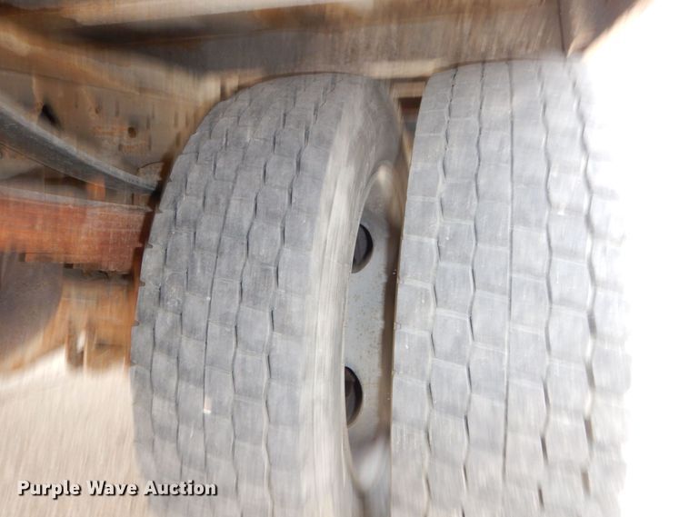 image for item JK9018 2006 Ford F550 Super Duty XLT  Crew Cab flatbed truck