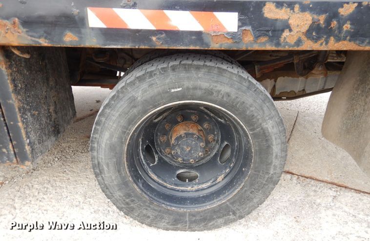 image for item JK9018 2006 Ford F550 Super Duty XLT  Crew Cab flatbed truck