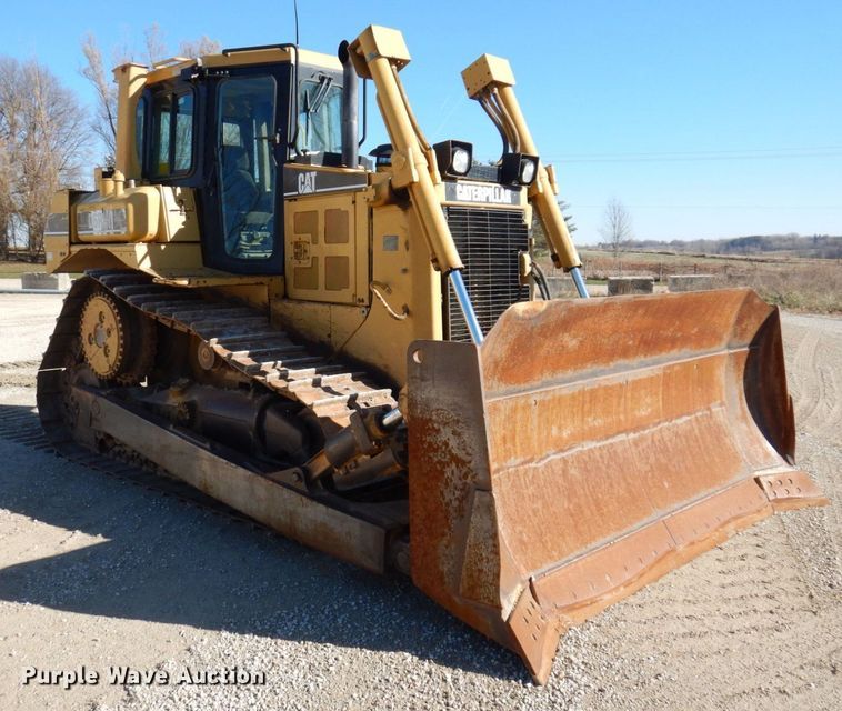 image for item JL9774 2004 Caterpillar D6R XL Series II  dozer