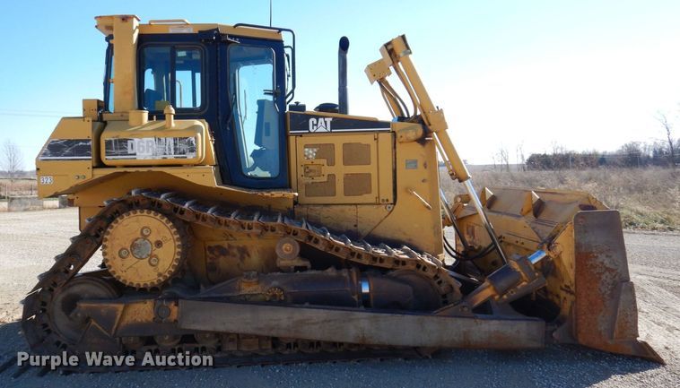 image for item JL9774 2004 Caterpillar D6R XL Series II  dozer