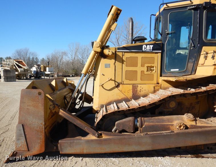 image for item JL9774 2004 Caterpillar D6R XL Series II  dozer