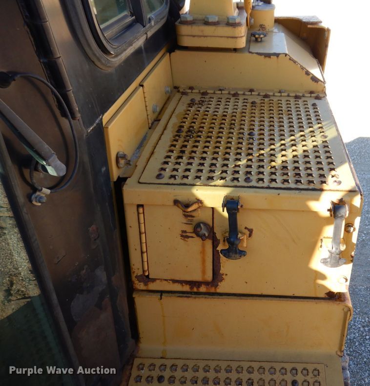 image for item JL9774 2004 Caterpillar D6R XL Series II  dozer