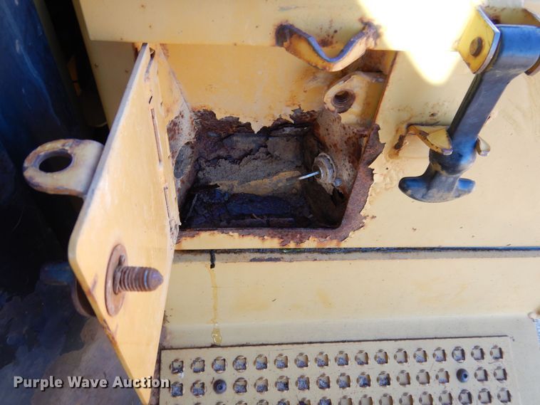 image for item JL9774 2004 Caterpillar D6R XL Series II  dozer