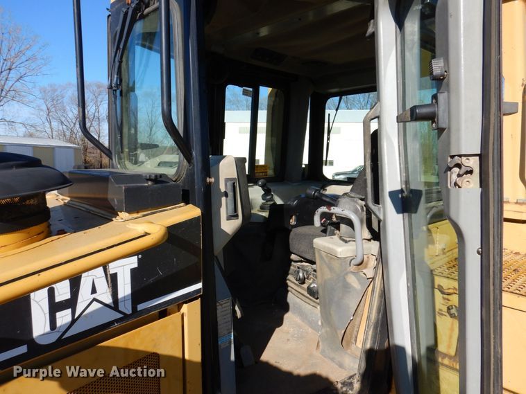 image for item JL9774 2004 Caterpillar D6R XL Series II  dozer