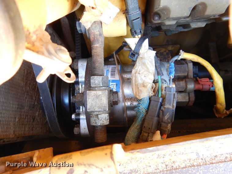 image for item JL9774 2004 Caterpillar D6R XL Series II  dozer