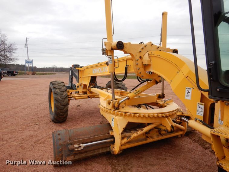 image for item JL9783 2005 New Holland RG140B  motor grader