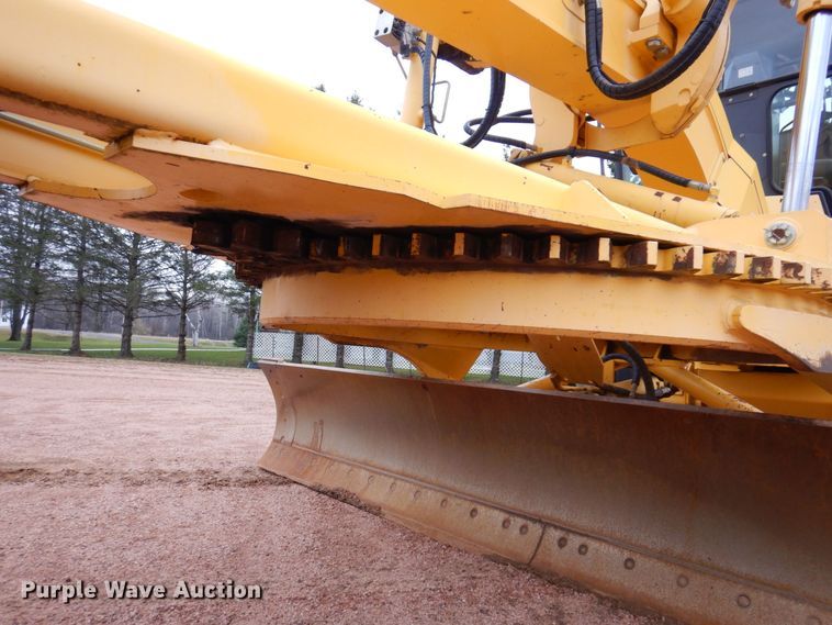 image for item JL9783 2005 New Holland RG140B  motor grader