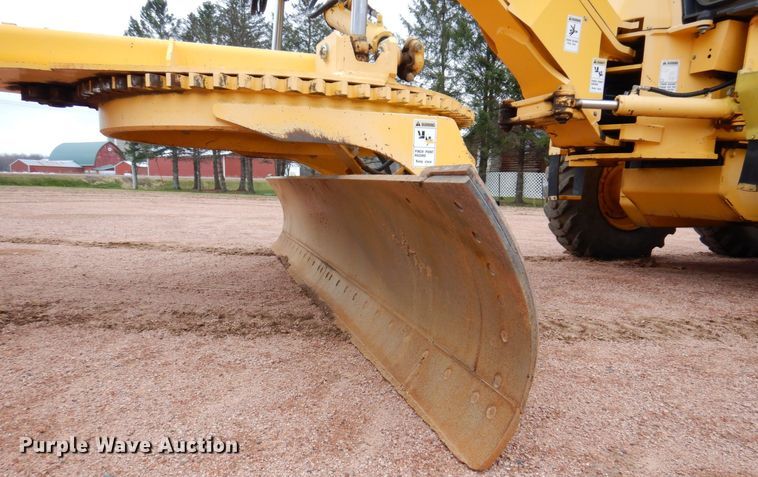 image for item JL9783 2005 New Holland RG140B  motor grader