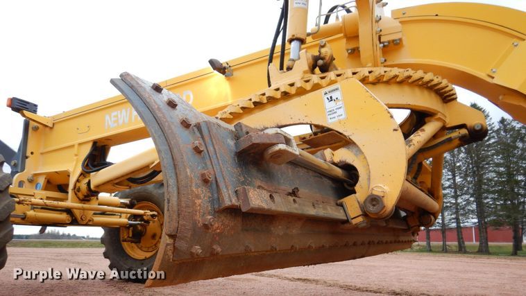 image for item JL9783 2005 New Holland RG140B  motor grader