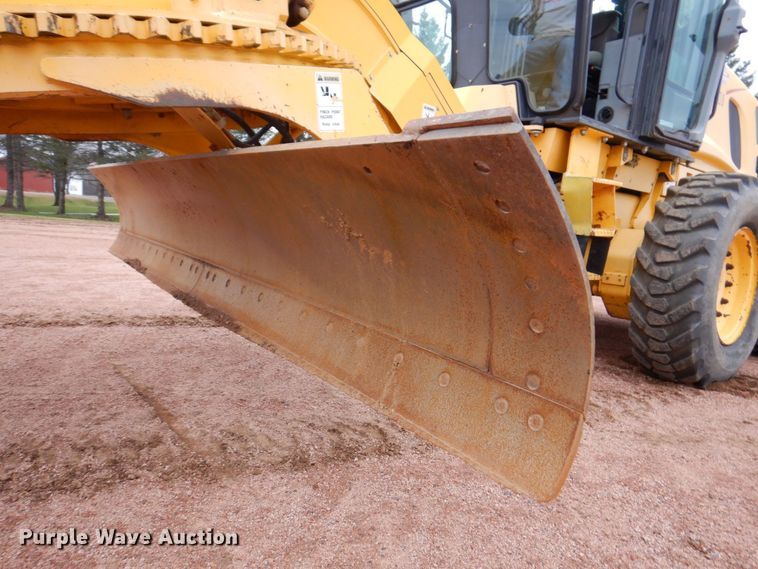 image for item JL9783 2005 New Holland RG140B  motor grader