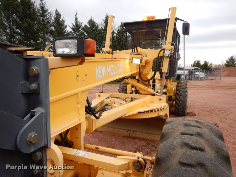 image for item JL9783 2005 New Holland RG140B  motor grader