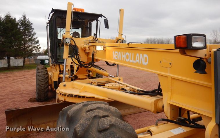 image for item JL9783 2005 New Holland RG140B  motor grader