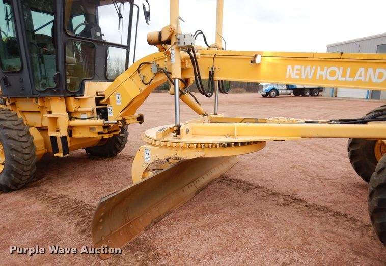 image for item JL9783 2005 New Holland RG140B  motor grader
