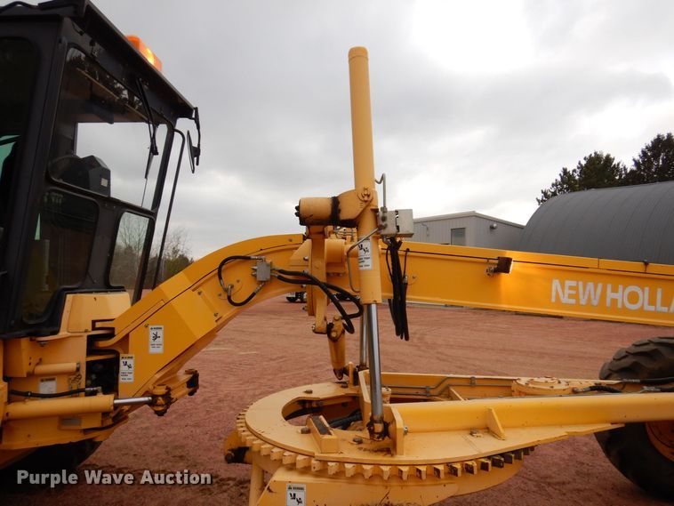 image for item JL9783 2005 New Holland RG140B  motor grader