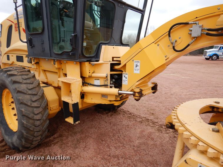 image for item JL9783 2005 New Holland RG140B  motor grader