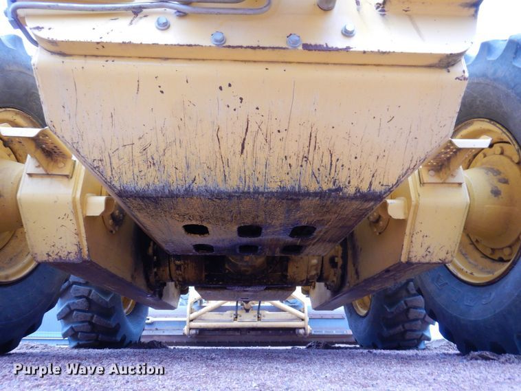 image for item JL9783 2005 New Holland RG140B  motor grader