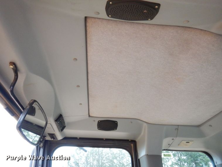 image for item JL9783 2005 New Holland RG140B  motor grader