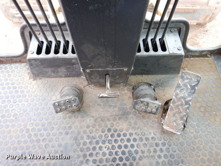 image for item JL9783 2005 New Holland RG140B  motor grader