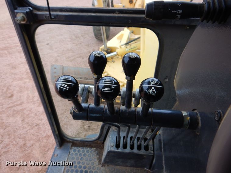 image for item JL9783 2005 New Holland RG140B  motor grader