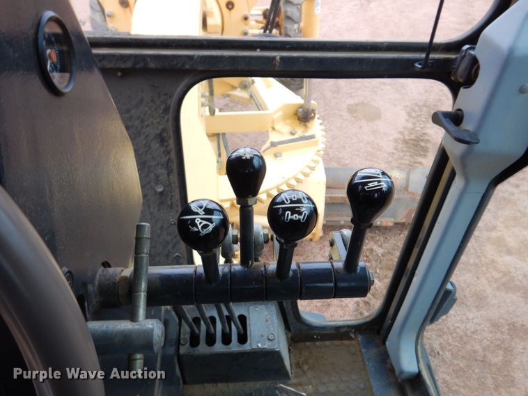 image for item JL9783 2005 New Holland RG140B  motor grader