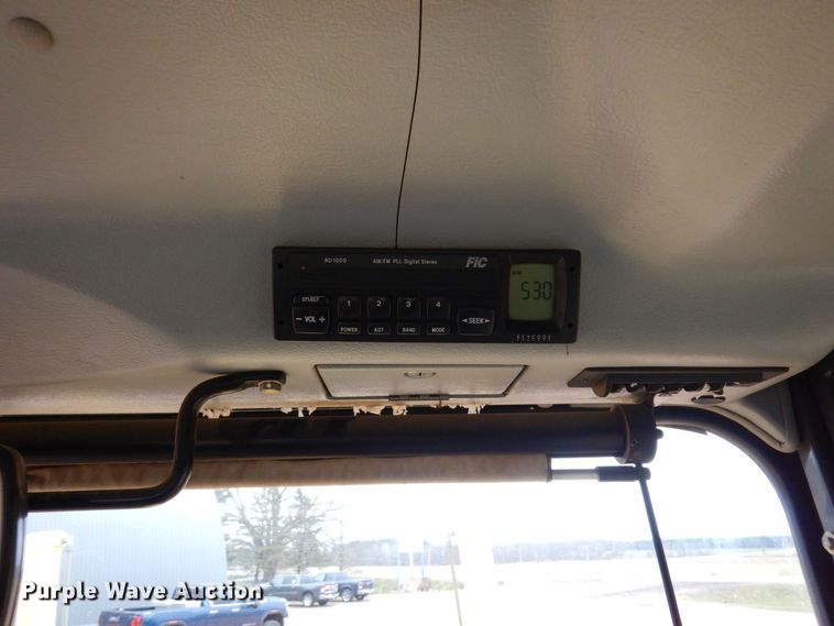 image for item JL9783 2005 New Holland RG140B  motor grader