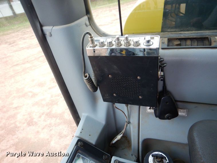 image for item JL9783 2005 New Holland RG140B  motor grader