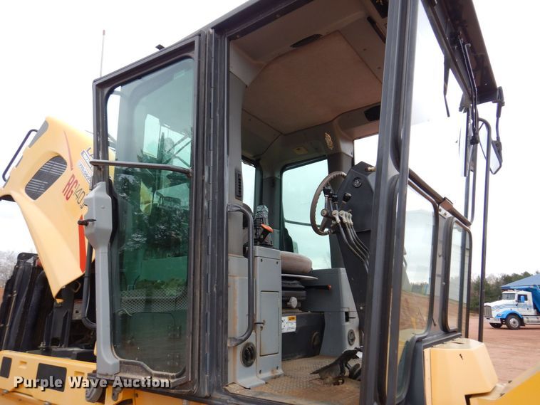 image for item JL9783 2005 New Holland RG140B  motor grader