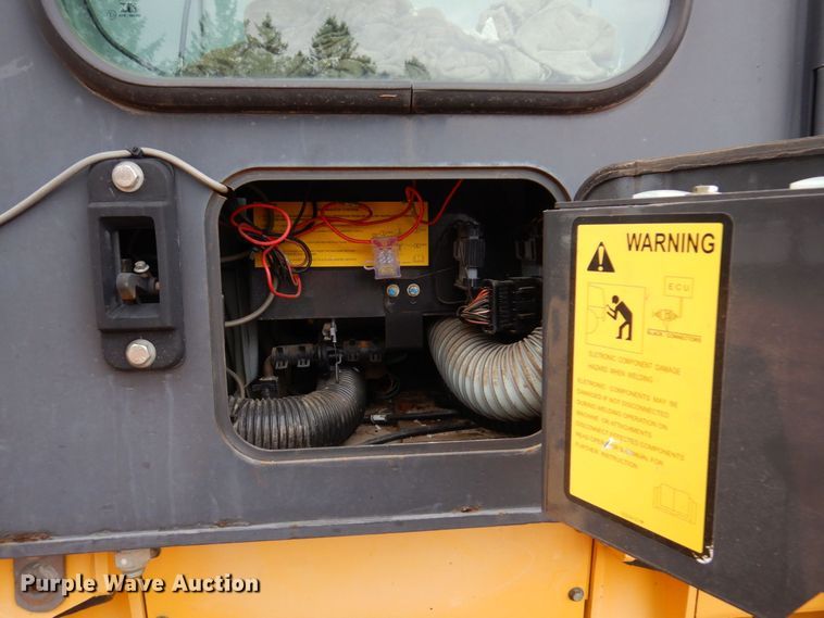 image for item JL9783 2005 New Holland RG140B  motor grader